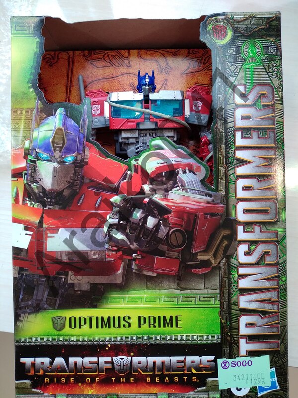 In Hand Image Of Transformers Rise Of The Beasts Mainline Optimus Prime Voyager Toy  (10 of 10)